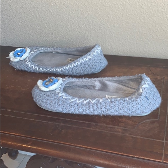 Steve Madden Knit Slippers w/ Flower *2 for $5* - Picture 2 of 11